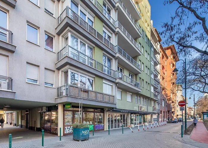 Two Bedrooms Apartment With Free Garage In The Downtown